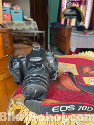 Canon 70D Camera + 15-55 lens Battery Grip 2 & Memory Card